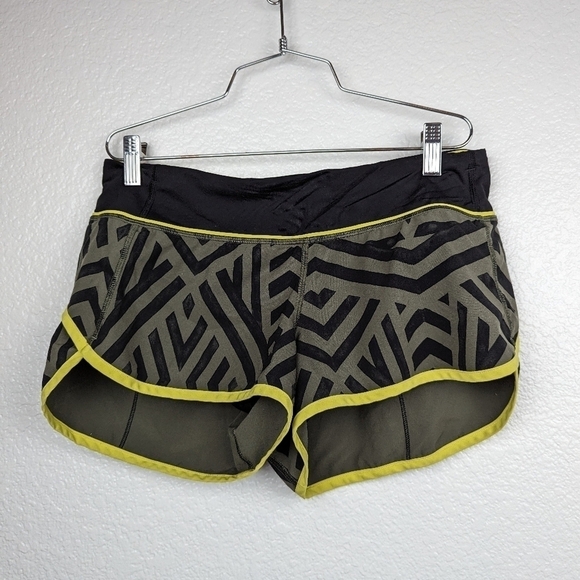 Lululemon Run Speed Short Chevron size 6 - Picture 1 of 3